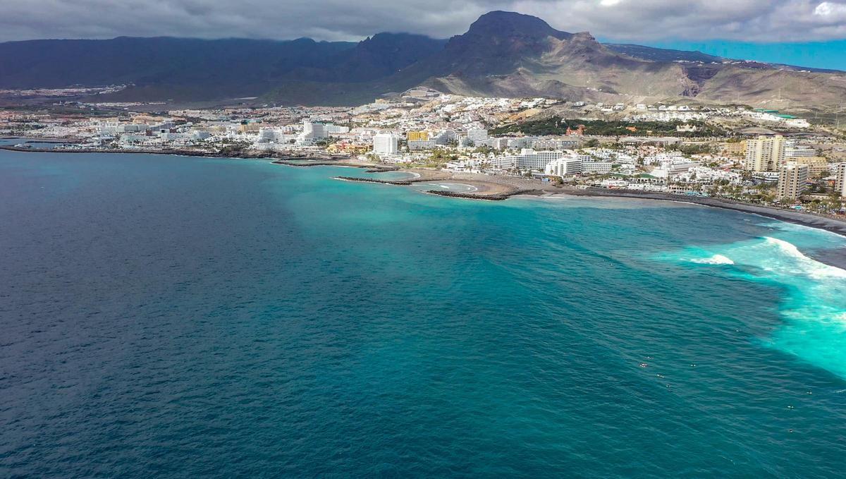 Panorámica de la zona aérea donde se produjo el vertido, entre los municipios de Adeje y Arona, en la parte adejera.