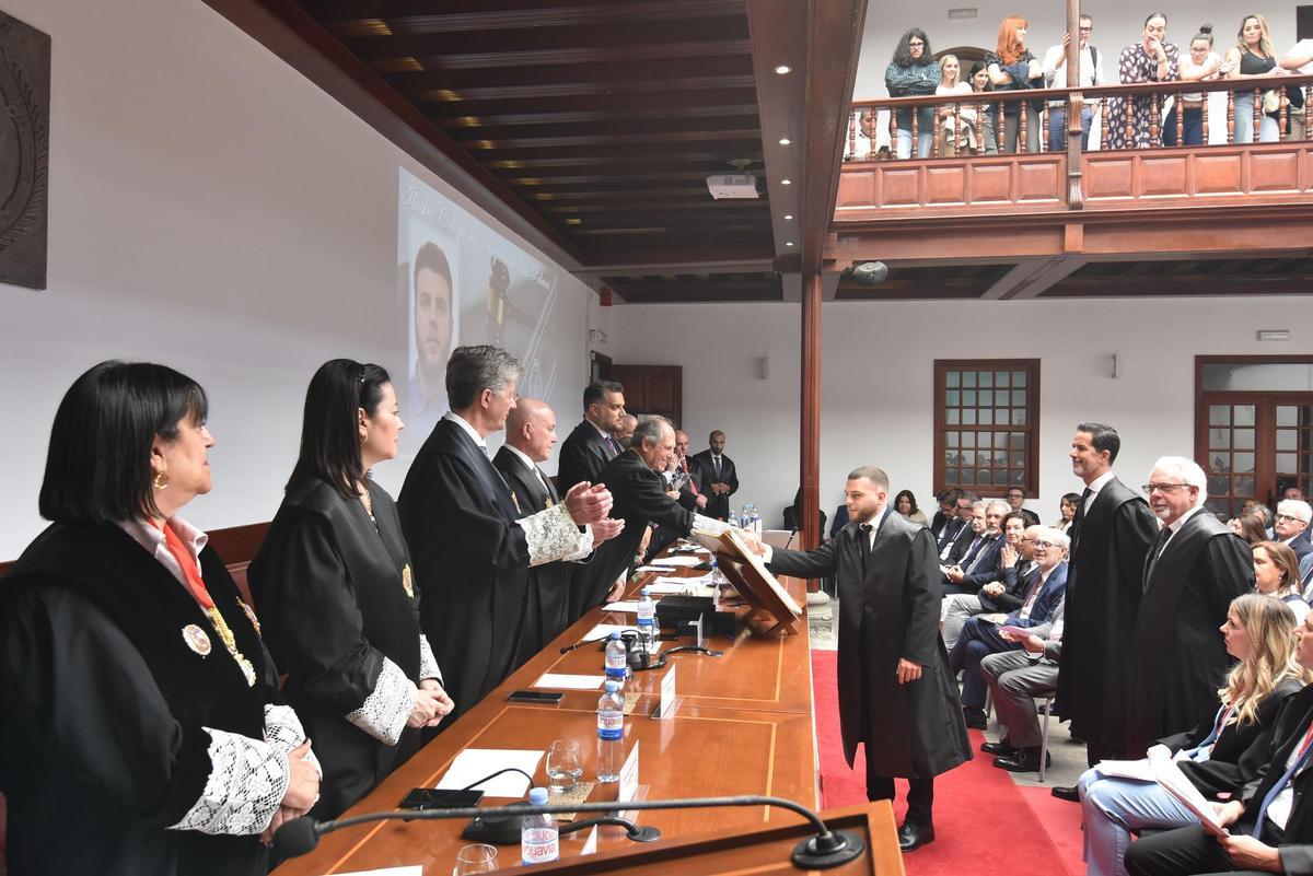 El Ilustre Colegio de Abogados de Las Palmas celebra la jura de nuevos letrados y homenajea a sus colegiados con 25 y 50 años de trayectoria