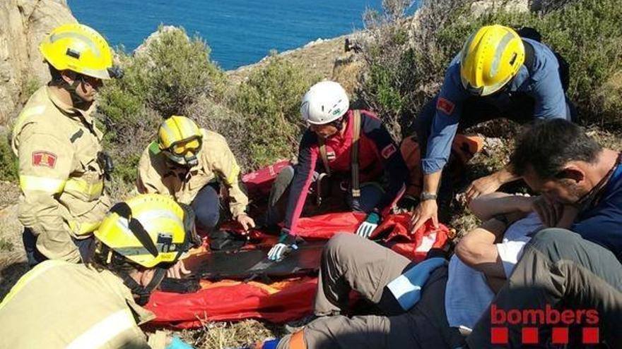 Evacuació d&#039;una dona que ha caigut a tocar el Puig Gros del Port de la Selva