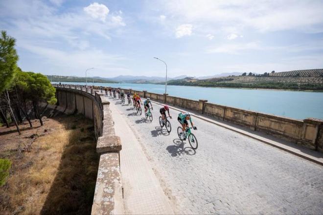 El gran Wout van Aert se exhibe en el horno granadino de la Vuelta