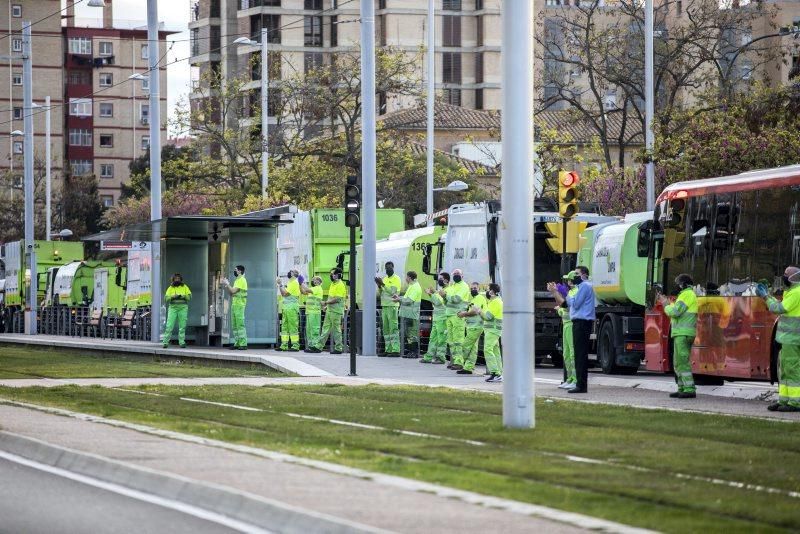 Trabajadores de FCC homenajean a los sanitarios del Servet