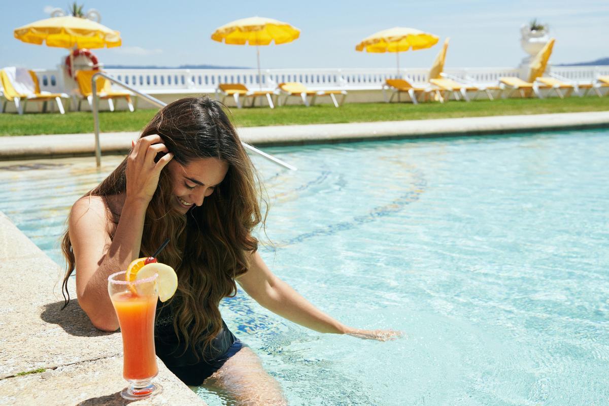 Una de las tomas, en la piscina del Gran Hotel La Toja.