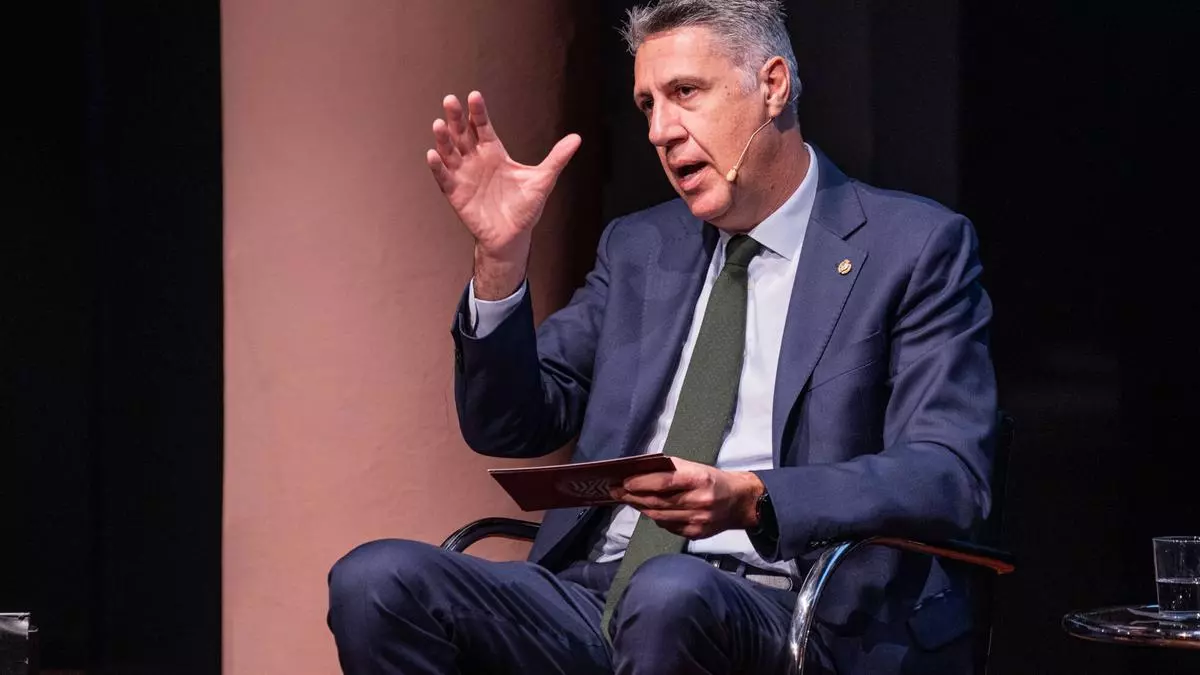 Albiol, molesto al ver su cara junto a la de Orriols en un cartel en Gràcia: "Que se lo pasen muy bien en sus fiestas"
