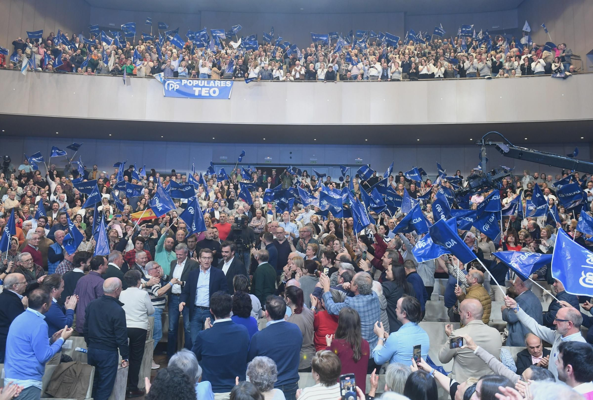 Feijóo se vuelca con Rueda en el cierre de campaña: "Le veo más presidente que nunca"
