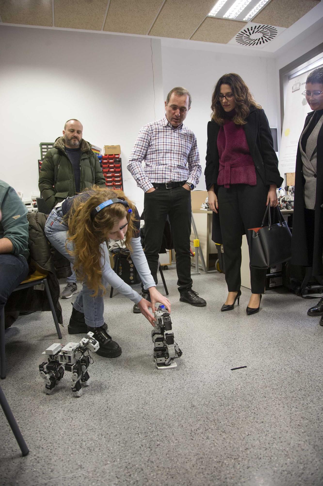 Aitana Mas visita la UPV en Alcoy