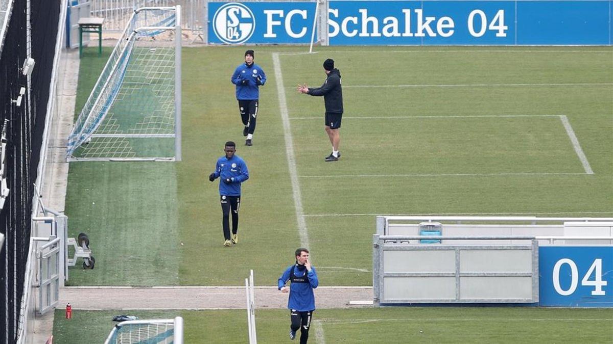El Schalke vuelve a entrenarse con rígidas medidas de seguridad