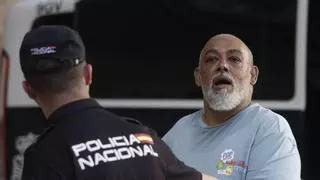 El Ico, hijo de la Paca, irrumpe en Son Llàtzer ensangrentado y con una pistola en la mano: "¡Me voy a pegar un tiro!"