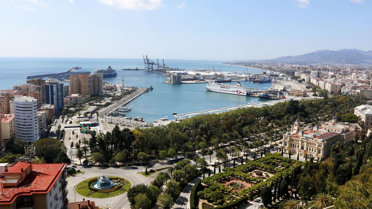 Archivo - Puerto de Málaga en una imagen de archivo