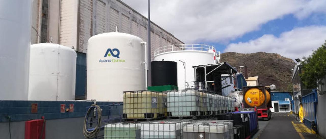 Una de las zona de la planta de producción de la empresa Ascanio Química en Santa Cruz de Tenerife.