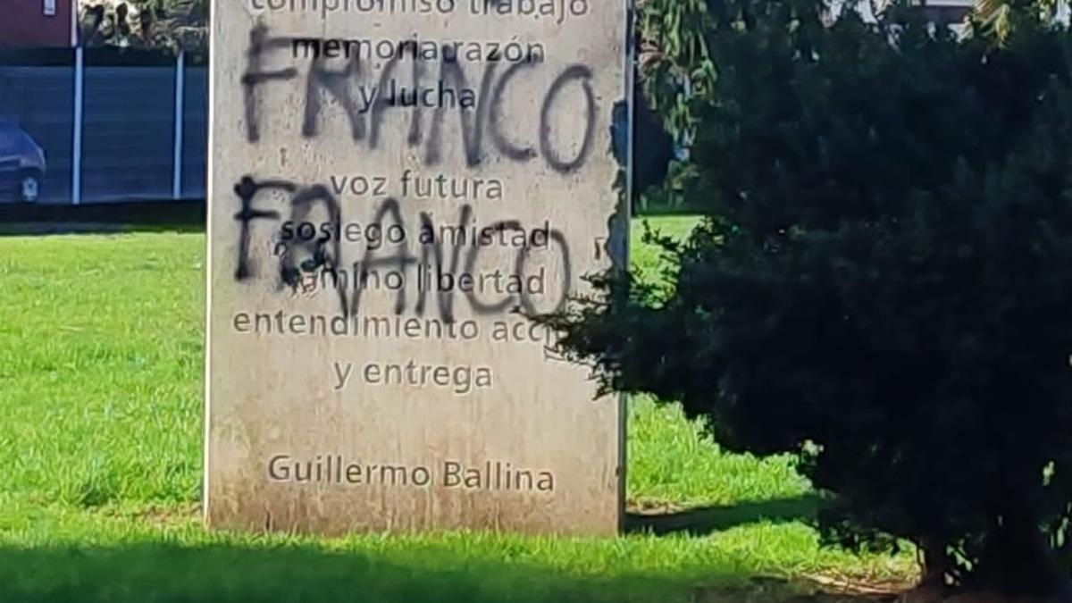 Aspecto del monolito con las pintadas