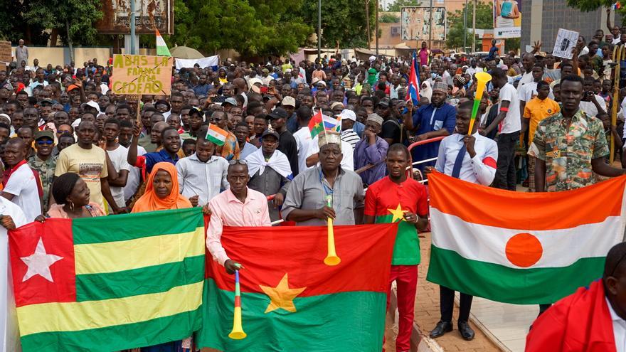 Níger autoriza la intervención militar de Mali y Burkina Faso ante la amenaza de la CEDEAO.