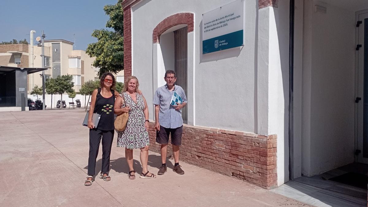 Los representantes vecinales, tras la reunión con el Ayuntamiento sobre el paseo marítimo de Pedregalejo.