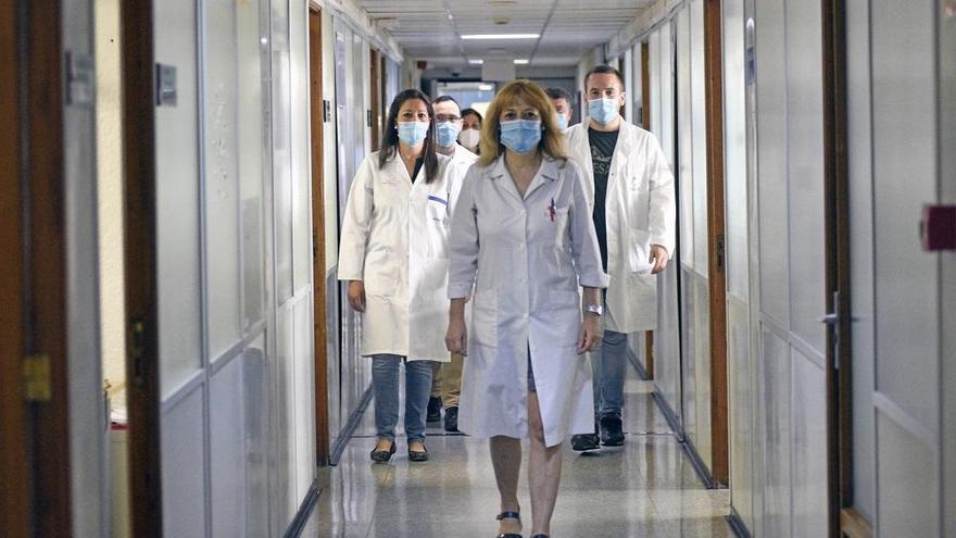 María Dolores Chirlaque junto a parte del equipo del Servicio de Epidemiología en la Consejería de Salud.