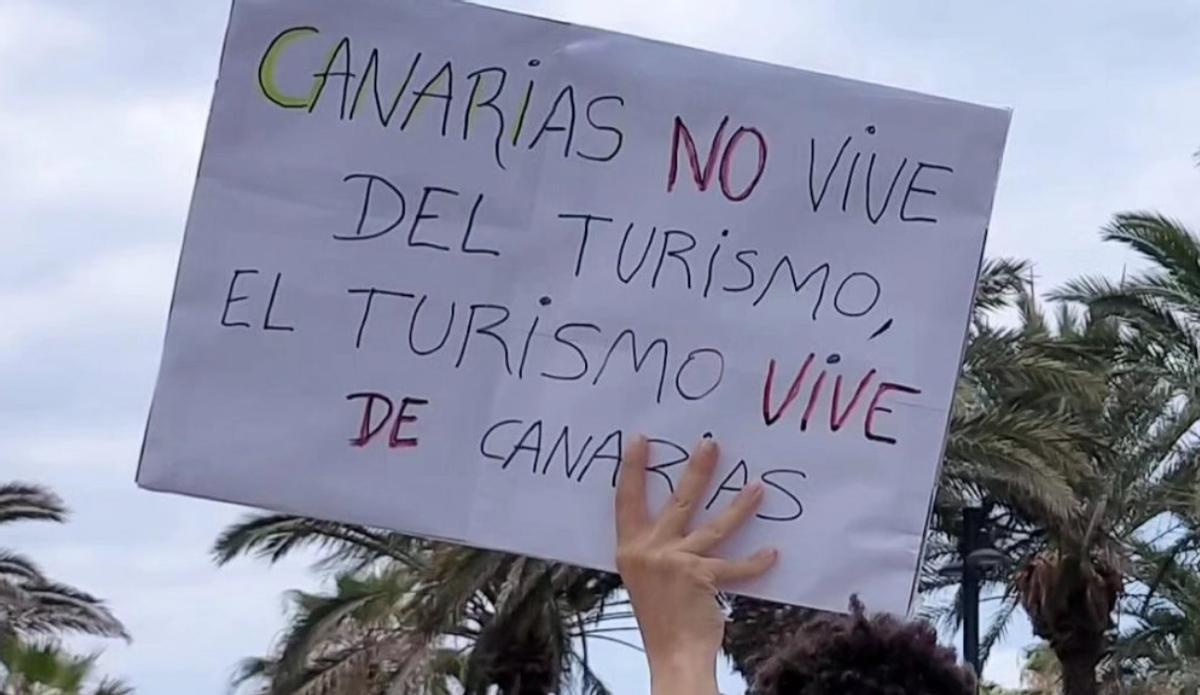 Uno de los carteles que pudo leerse durante la concentración.