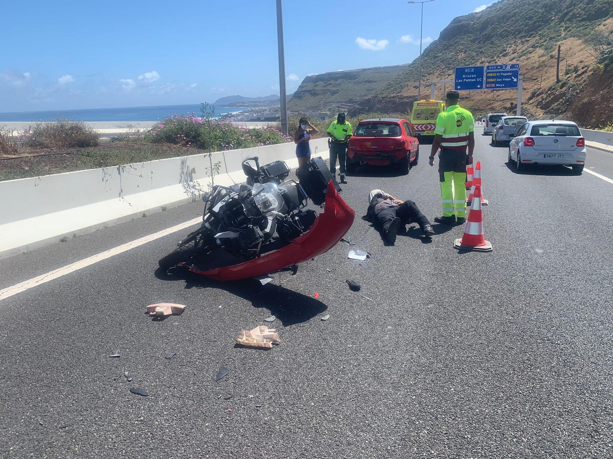 Colisión entre un vehículo y una moto en la GC-2