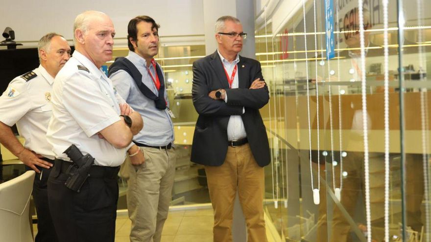 Ramón Gómez Nieto, con Jorge Ruibal, Marcos Araújo y Santiago Villanueva, durante su visita a las instalaciones estradenses.
