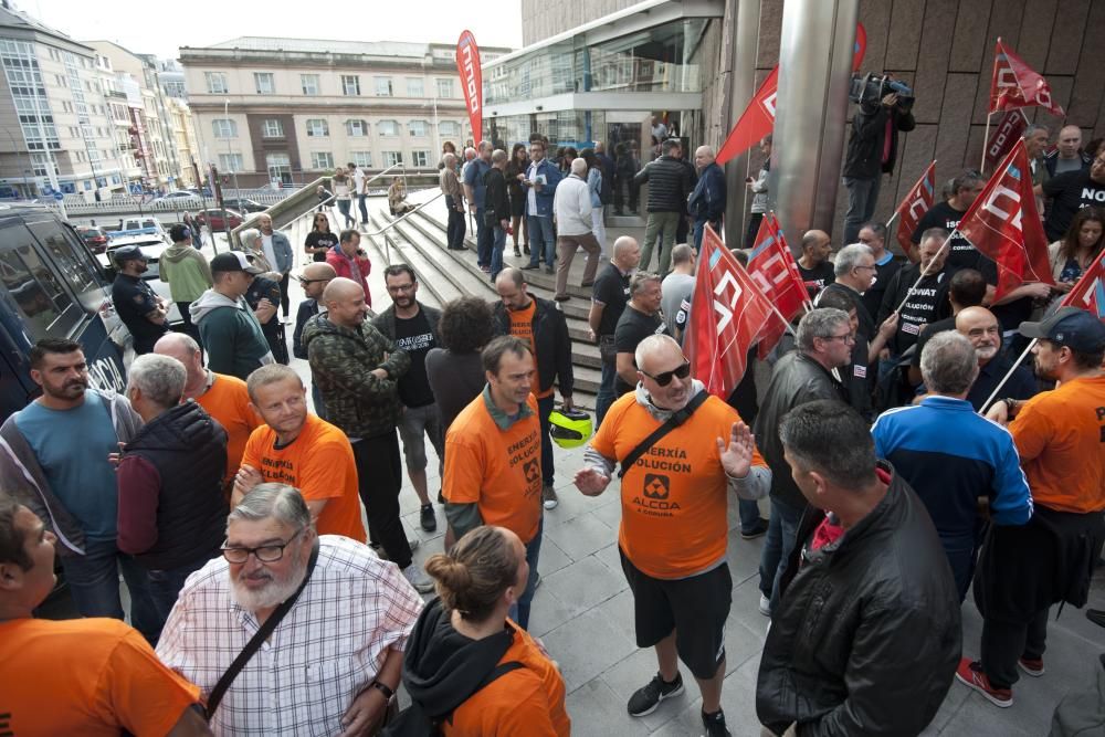 El presidente del comité de empresa, Juan Carlos López Corbacho, declara en A Coruña en el marco de la investigación judicial a sindicalistas por la protesta de Alcoa.