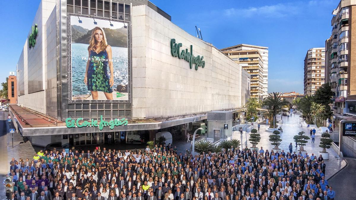 Foto de familia de la plantilla de El Corte Inglés Murcia