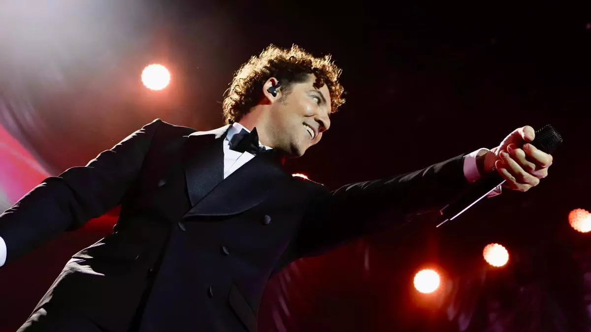 Vídeo | La Navidad llega definitivamente a Zaragoza de la mano de David Bisbal