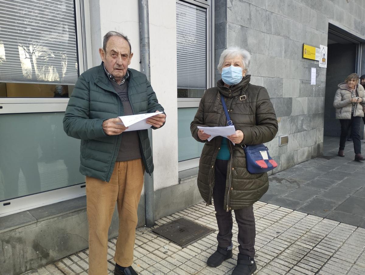 Jorge Fortes y Maribel Nava en el centro de salud de Sama, Langreo.