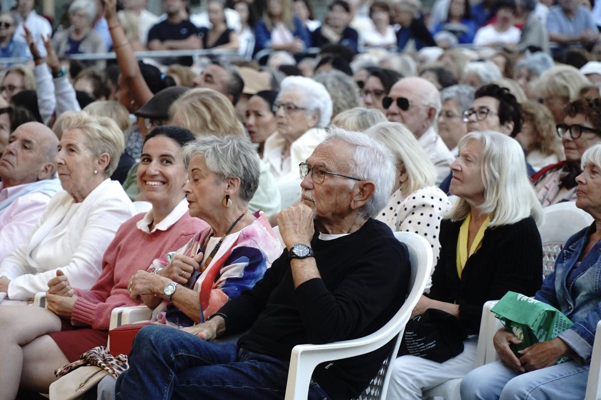 Bajo la batuta del director alicantino Juan Miguel Romero Llopis, la Banda Municipal ofreció un repertorio basado en bandas sonoras de películas. Bajo la batuta del director alicantino Juan Miguel Romero Llopis, la Banda Municipal ofreció un repertorio basado en bandas sonoras de películas.