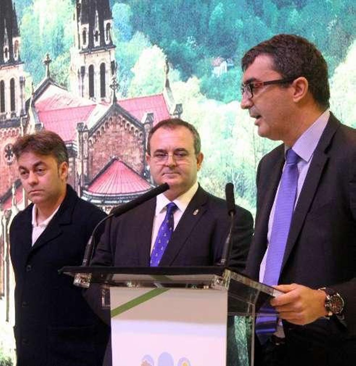 Oler Asturias bajo un hórreo en Madrid