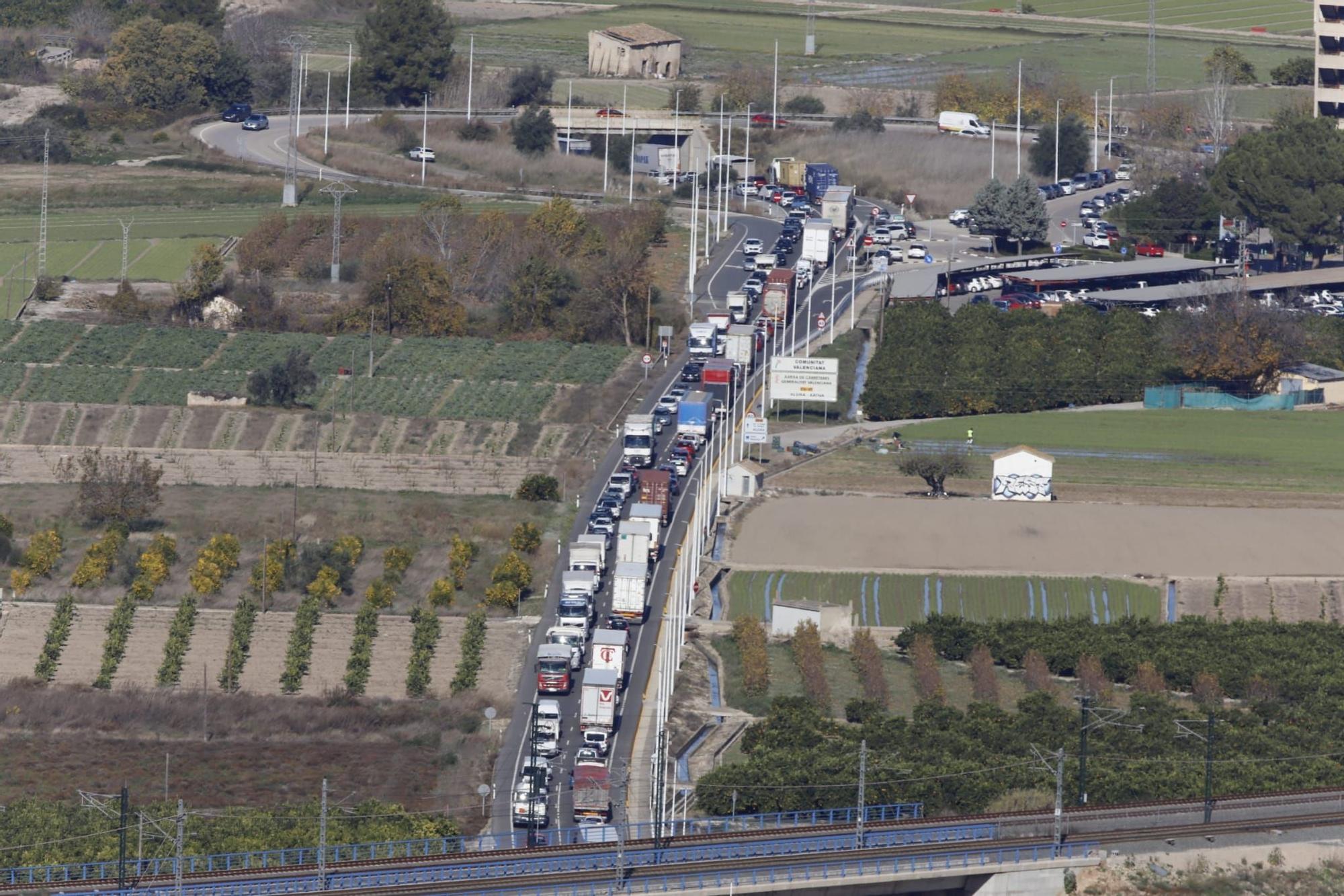 Un accidente en la A7 condensa el tráfico en Xàtiva