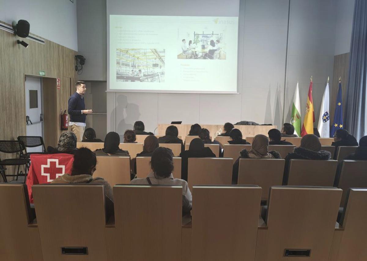 David Castro durante su charla en el edificio sociocultural de Lalín. |