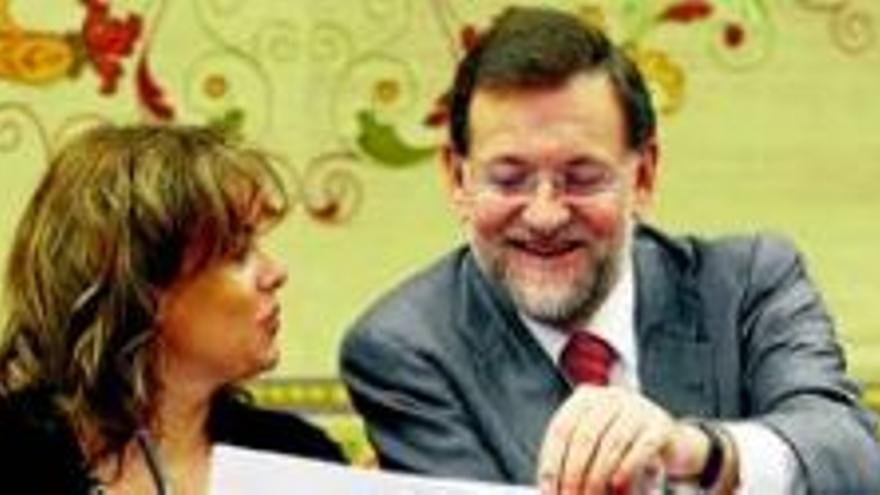 Rajoy avala el revés de sus barones al &quot;autoritario&quot; Zapatero