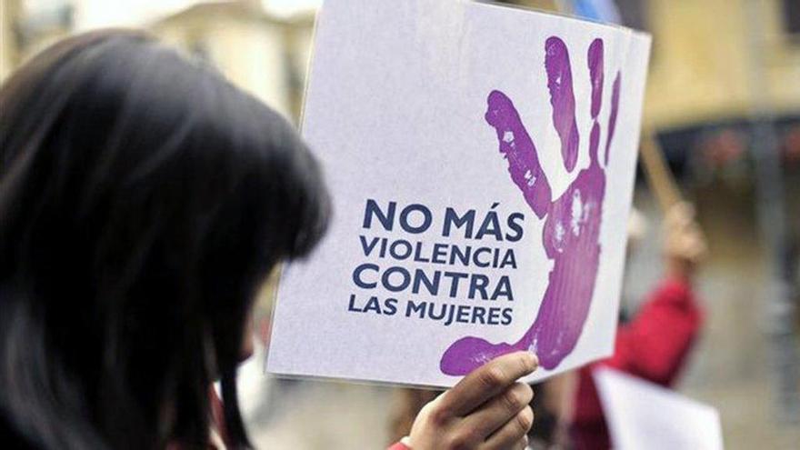 Detenido un joven por propinar varias patadas a su ex en Cartagena