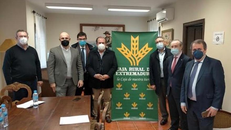 Caja Rural firma con Cibex la participación en el complejo de transformación del ibérico