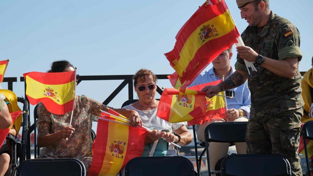 Jura de Bandera de civiles en Santa Cruz
