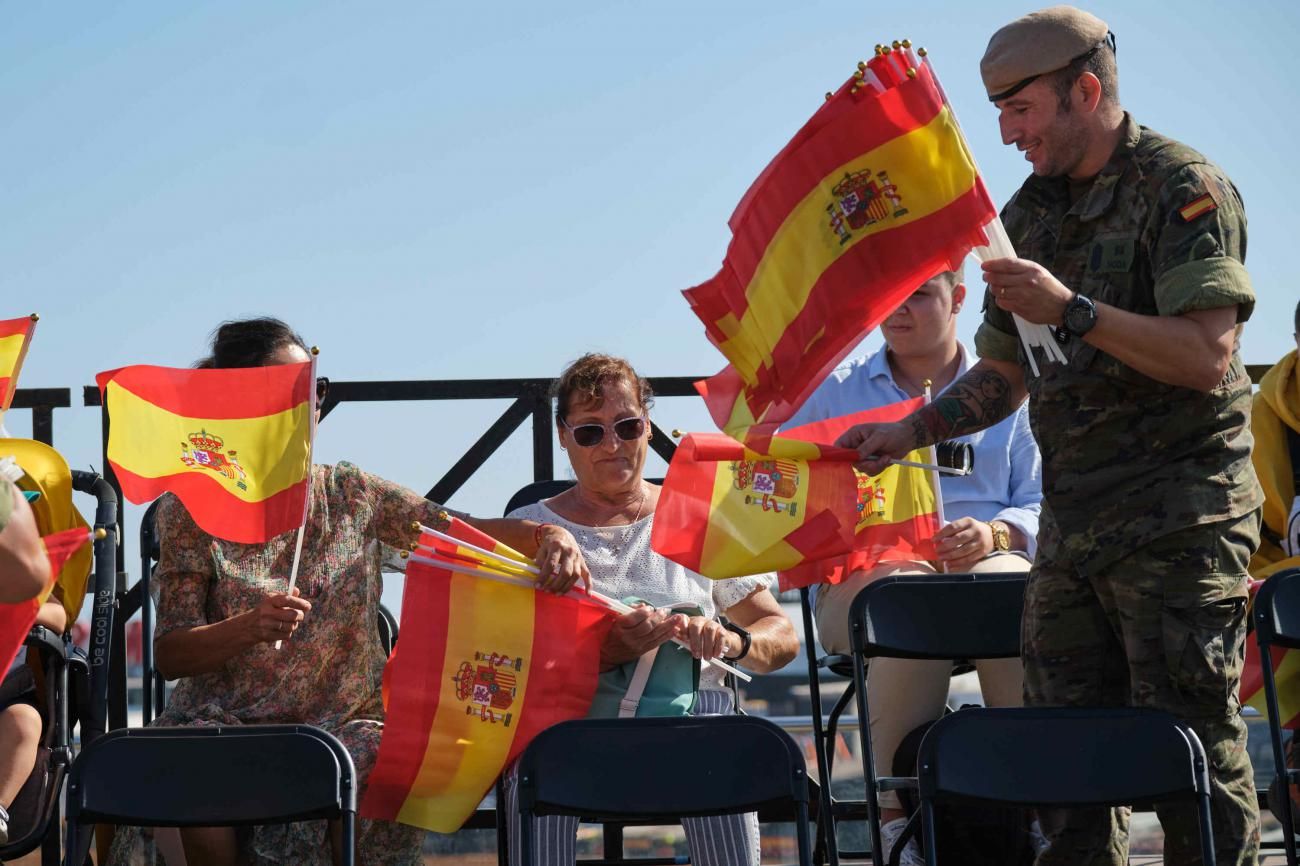 Jura de Bandera de civiles en Santa Cruz