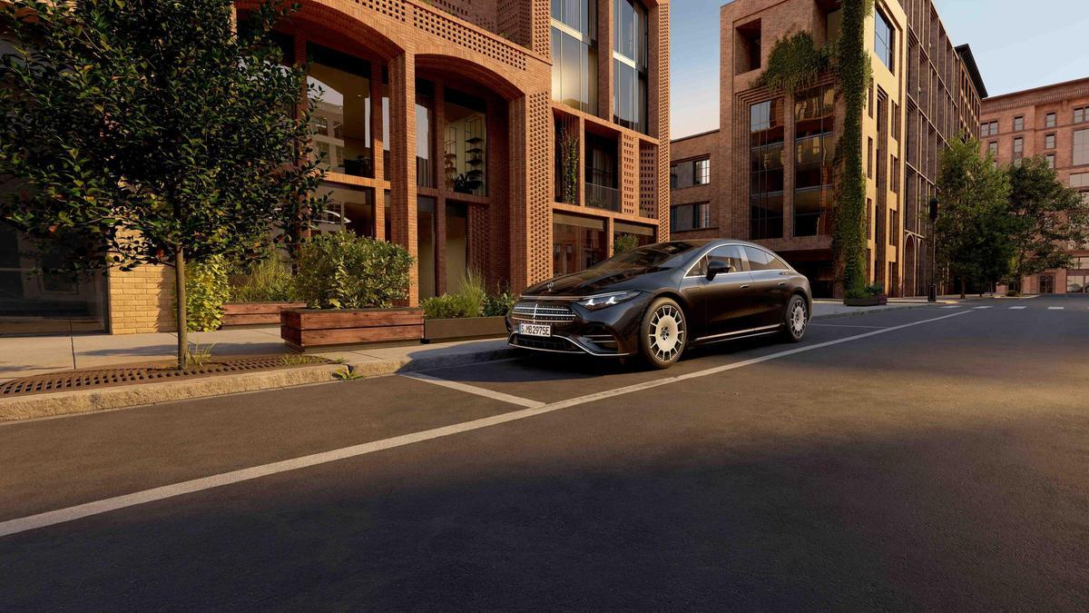 El EQS 450+ rompe una barrera psicológica fundamental para el coche eléctrico al homologar una autonomía de hasta 925 kilómetros en ciclo WLTPEDES BENZ EQS (2)