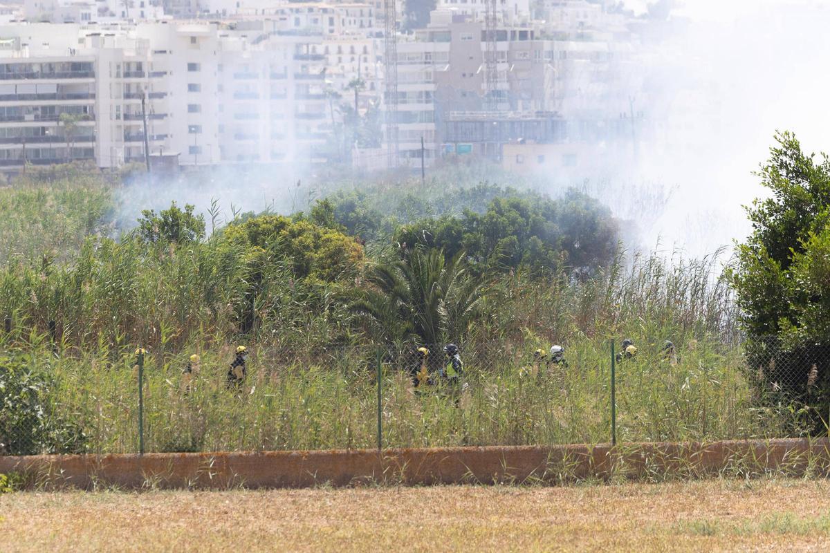 El operativo de emergencias localiza el origen del incendio de ses Feixes des Prat de ses Monges de Ibiza