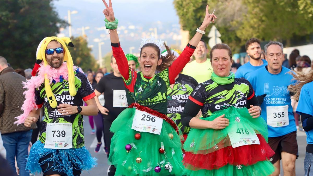 Un grupo de atletas disfrazados, en la pasada edición de la San Silvestre Cordobesa.