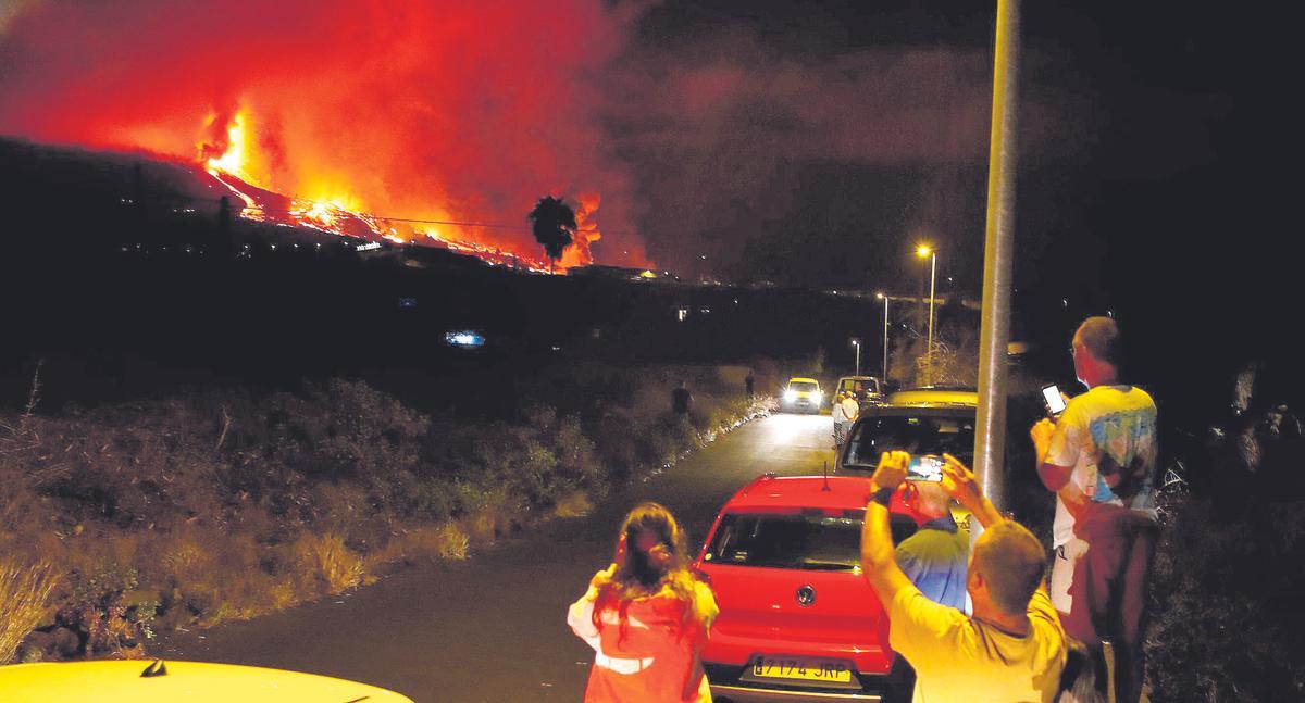 Erupción volcánica en La Palma | La lava se acerca lentamente al mar