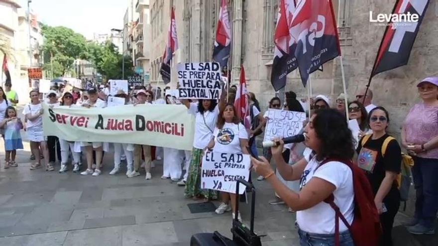 Las trabajadoras del SAD salen a la calle para exigir condiciones dignas y un servicio de calidad