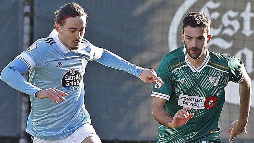 Derbi entre el Celta B y el Coruxo, en la primera vuelta. |  // R. GROBAS