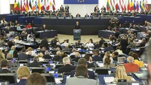 Interior y exterior del Parlamento Europeo. A la izquierda, en el círculo, Antonio Tajani, su presidente.