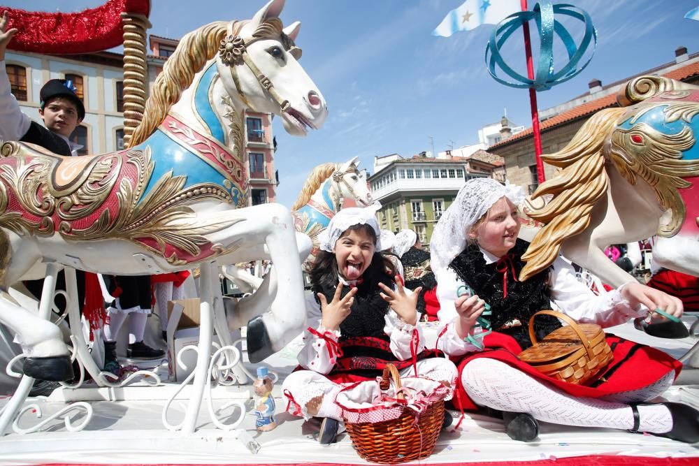 Pregón y desfile de carrozas en las fiestas del Bollo en Avilés