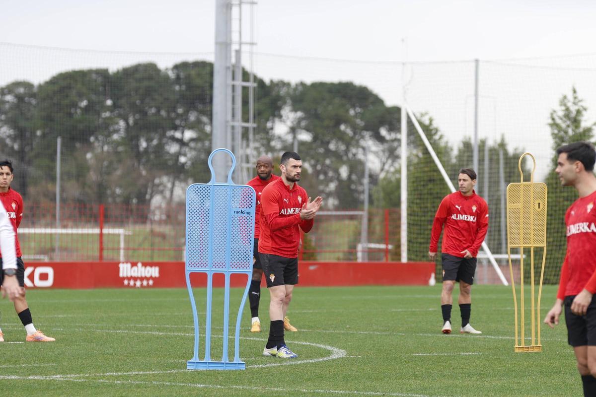 FOTOS: José Riestra ya lidera desde Mareo el proyecto del Sporting FOTOS: José Riestra ya lidera desde Mareo el proyecto del Sporting