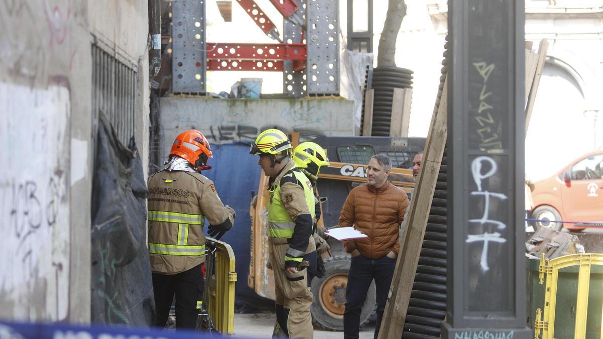 En imágenes | Aparecen grietas en dos edificios de La Magdalena en Zaragoza
