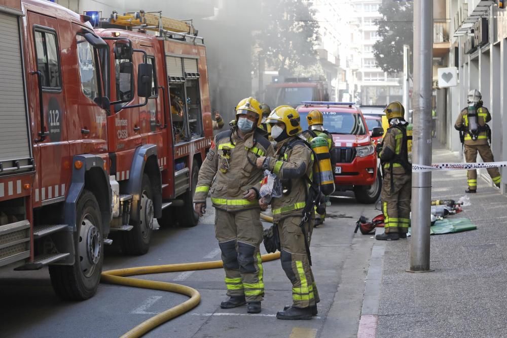 Un foc a la carretera Barcelona causa un caos de trànsit a Girona