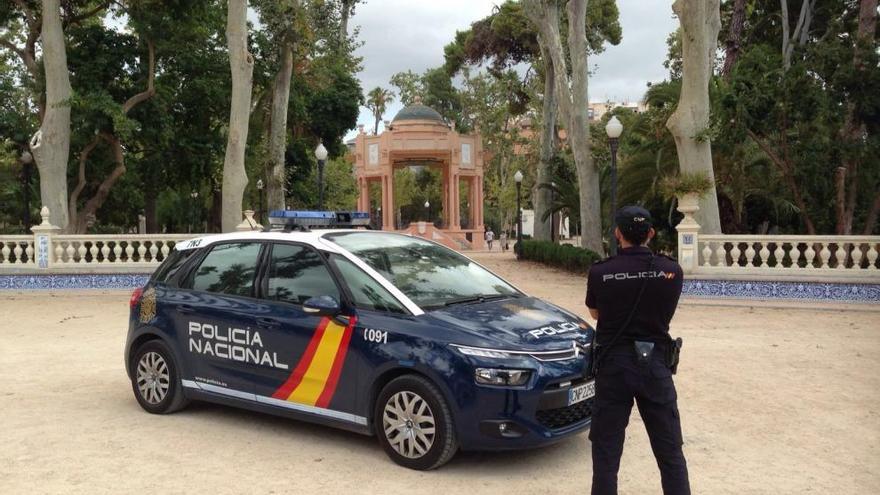 Patrulla de la Policía Nacional en el centro de Castelló.