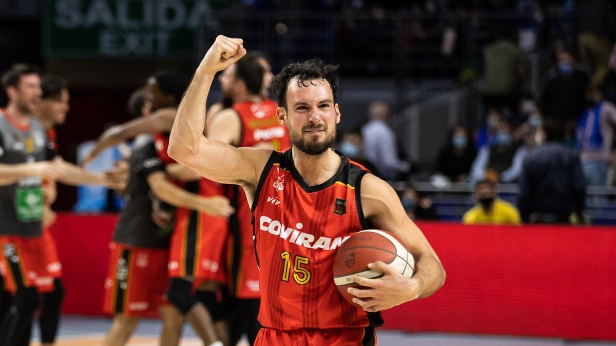 Lluís Costa celebra la victoria ante el Estudiantes