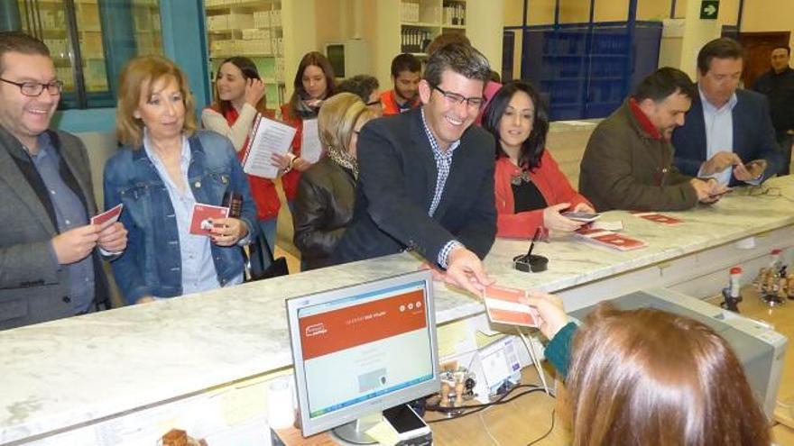 El alcalde Jorge Rodríguez, el regidor coordinador de Govern Obert Joan Sanchis y la regidora de ciudadanía Virtudes González