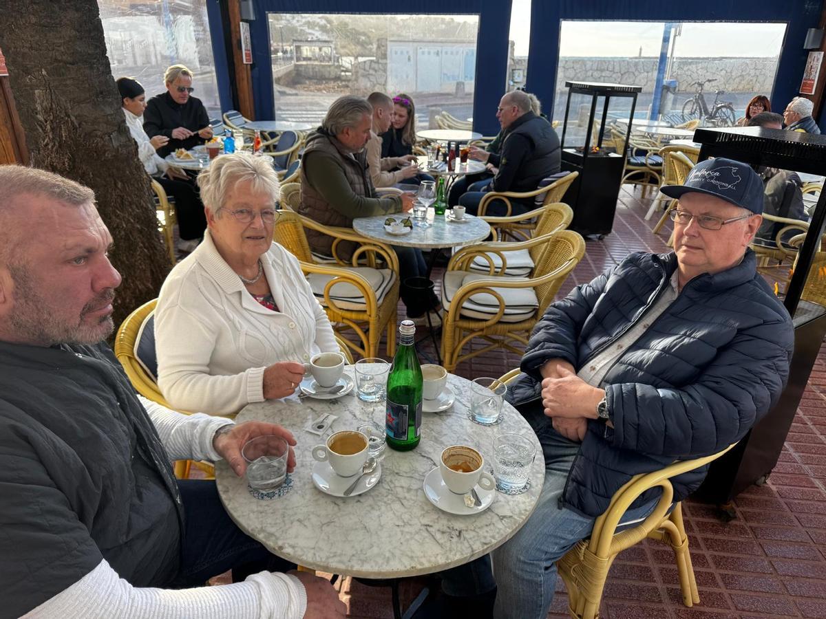 Sind die treusten Gäste der Robens auf Mallorca: die Eltern von Caro Robens, für die das gemeinsame Mittagessen mit ihrer Tochter und ihrem Schwiegersohn das Highlight ist.