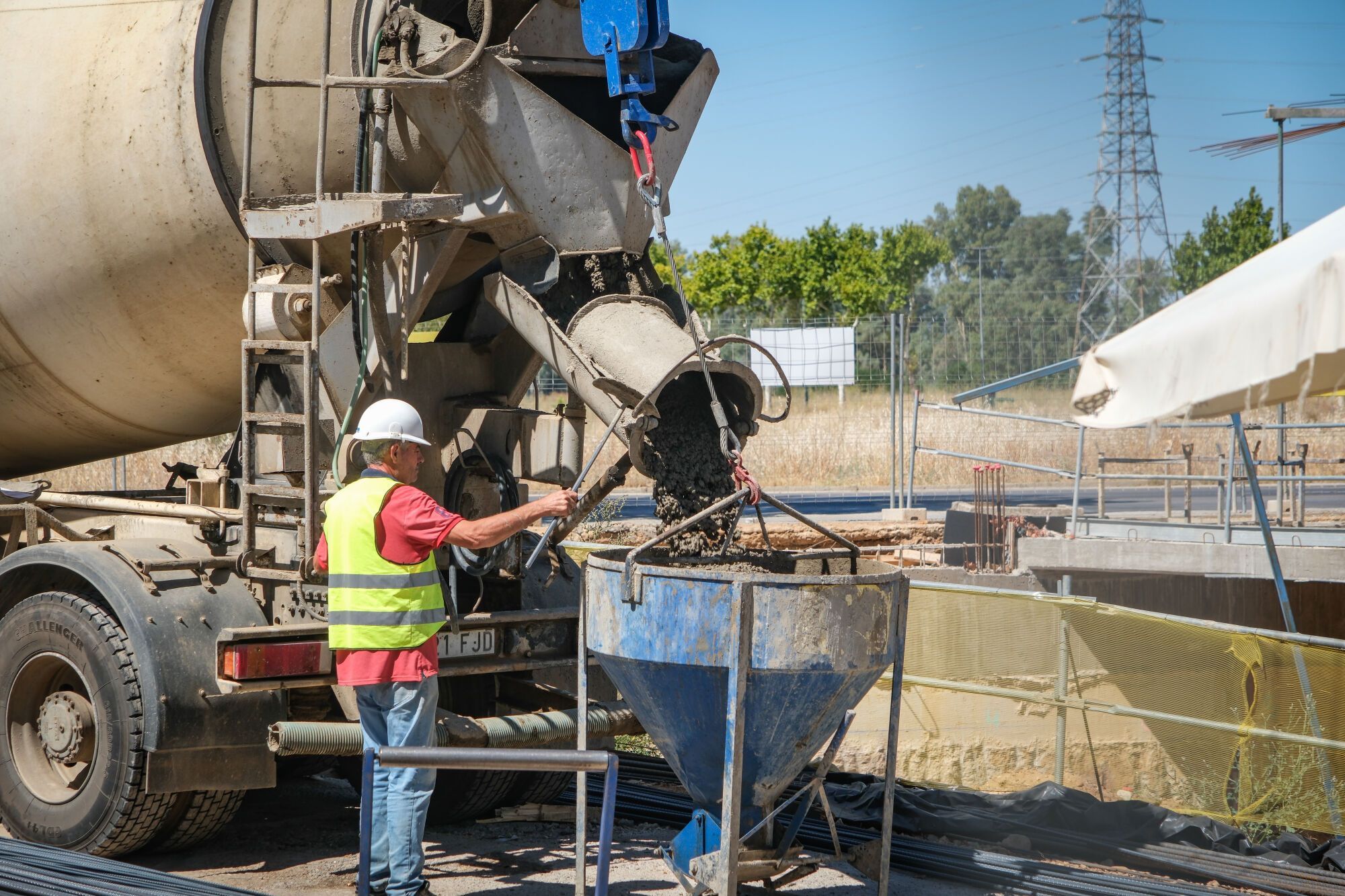 Imagen de archivo de un trabajador del sector de la construcción durante una jornada laboral.