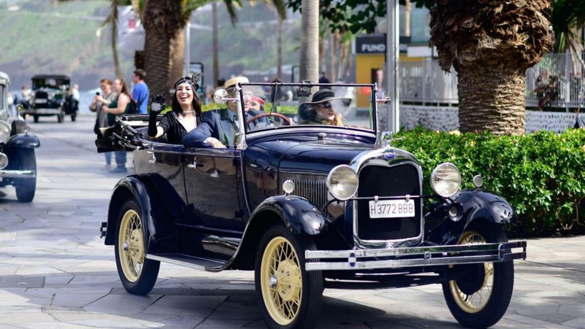 Carnaval de Tenerife 2023: El Rally de Coches Antiguos celebra sus bodas de  oro en Puerto de la Cruz